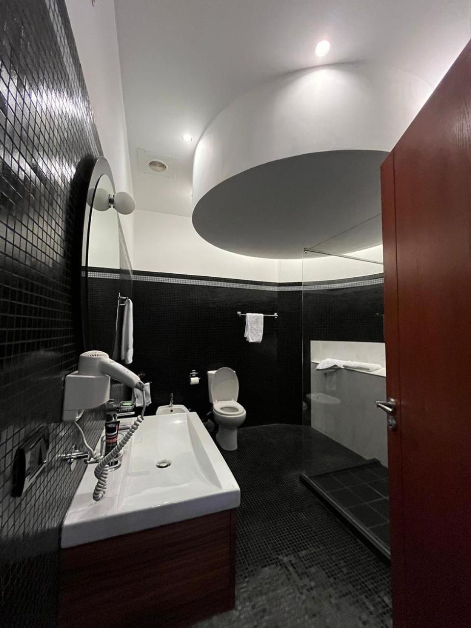 Icon Hotel Vlore Exterior photo